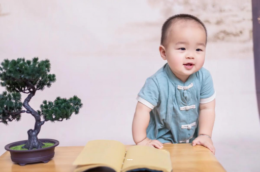 丽江宝宝爱吐奶是什么原因